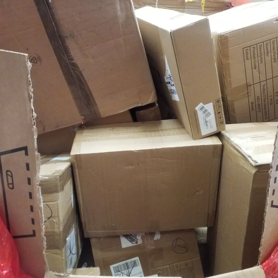 PALLET CONTAINING ASSORTED PRODUCTS INCLUDING BABY CHANGING PAD, TRUNKI RIDE ON SUITCASE, METAL COFFEE TABLE & DOG GRASS PAD