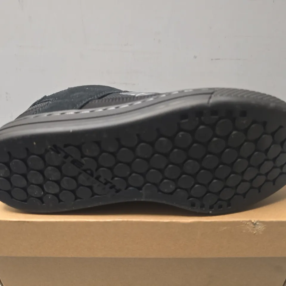 BOXED PAIR OF ADIDAS FREERIDER SNEAKERS IN BLACK - UK 6