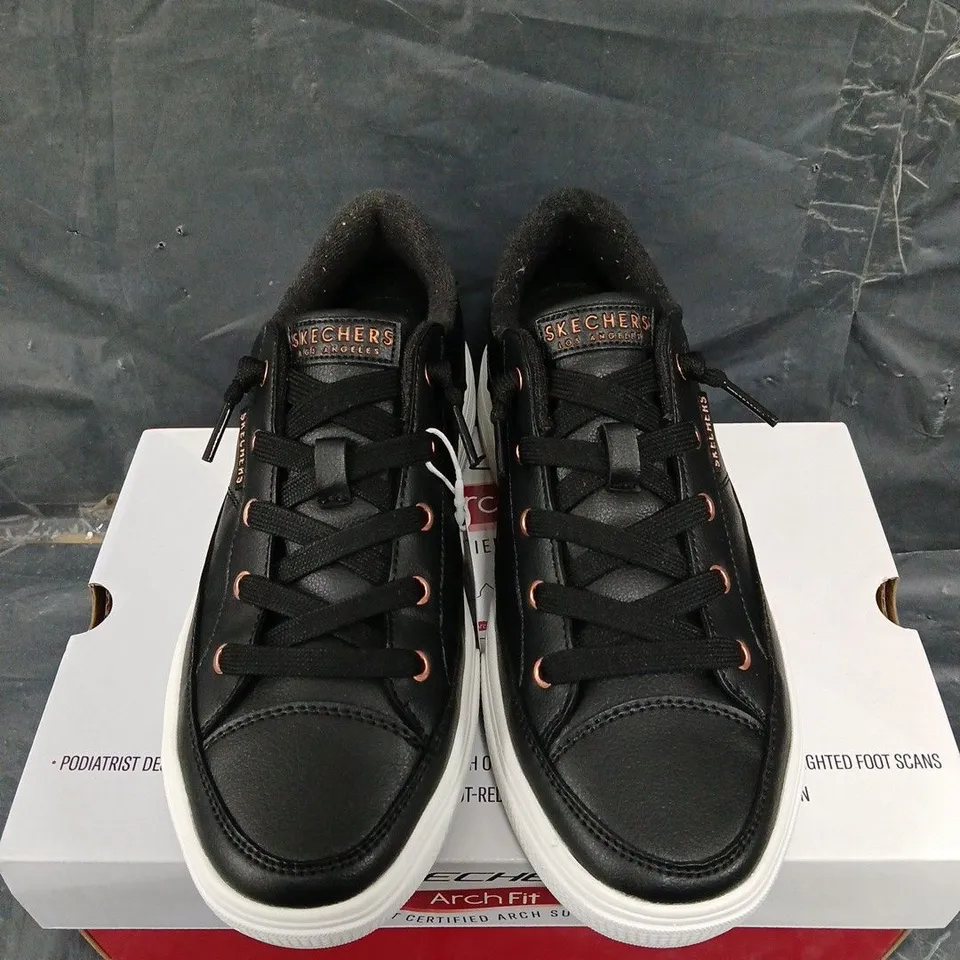 BOXED PAIR OF SKECHERS TRAINERS - UK SIZE 4.5
