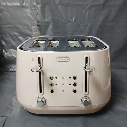 BOXED DELONGHI ECLETTICA 4-SLICE TOASTER