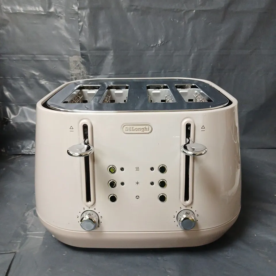 BOXED DELONGHI ECLETTICA 4-SLICE TOASTER