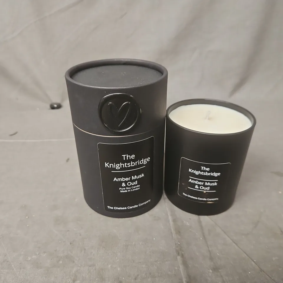 BOXED THE KNIGHTSBRIDGE AMBER MUSK & OUD PURE SOY CANDLE
