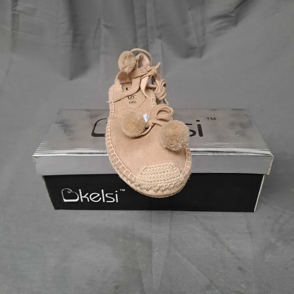 BOX OF APPROXIMATELY 12 PAIRS OF KELSI CLOSED TOE SANDALS IN BEIGE - VARIOUS SIZES 