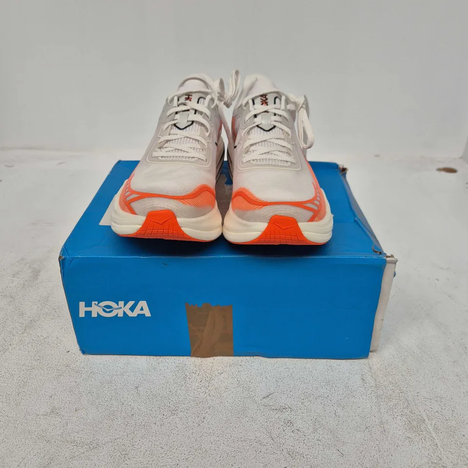 BOXED PAIR OF HOKA U CIELO X1 2.0 TRAINERS IN WHITE/ORANGE - UK 10