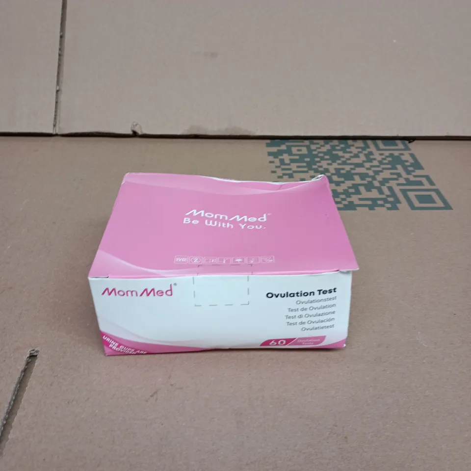 TOTE OF APPROXIMATELY 10 ASSORTED ITEMS INCLUDING MOM MED OVULATION TEST, UGOFIX SLEEVE AND AUTO SKIN TAG REMOVER KIT