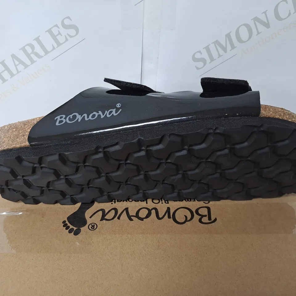 BONOVA BLACK SANDALS SIZE 5