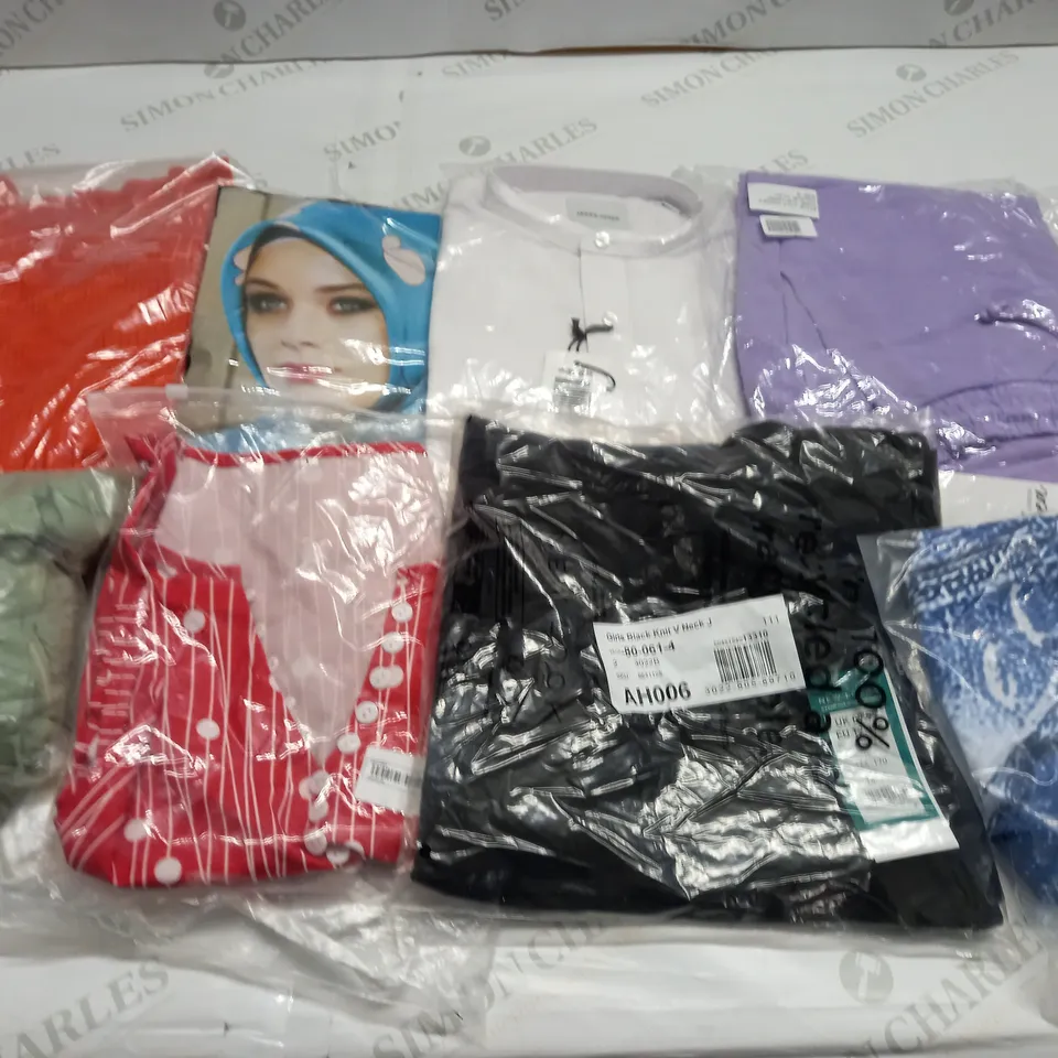 LARGE QUANTITY OF ASSORTED BAGGED CLOTHING ITEMS TO INCLUDE JACK & JONES AND NEW LOOK
