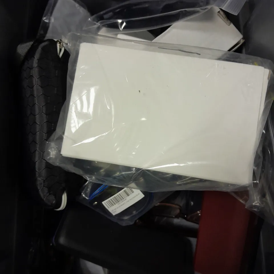 APPROXIMATELY 15 ASSORTED GLASSES/SUNGLASSES IN VARIOUS DESIGNS 