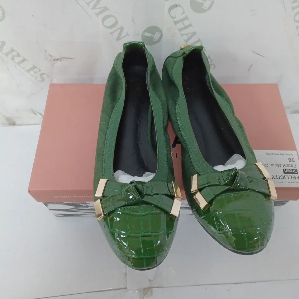 BOXED PAIR OF MODA IN PELLE FELLICITY BALLET SHOES IN GREEN SIZE 3 