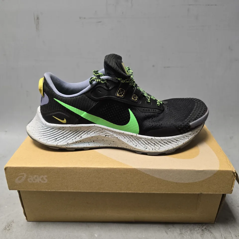 NIKE TRAIL TRAINNER IN BLACK - UK 7 