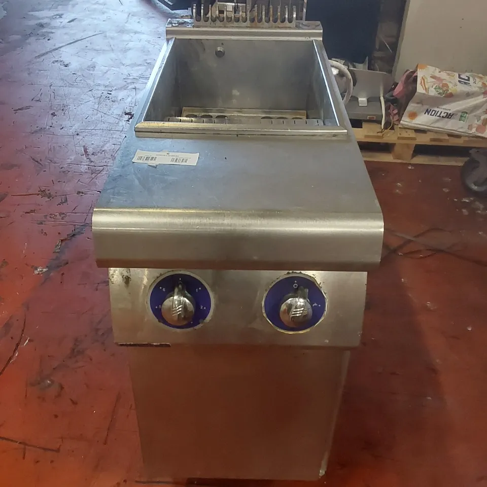 BONNET COMMERCIAL ELECTRIC DEEP FRYER