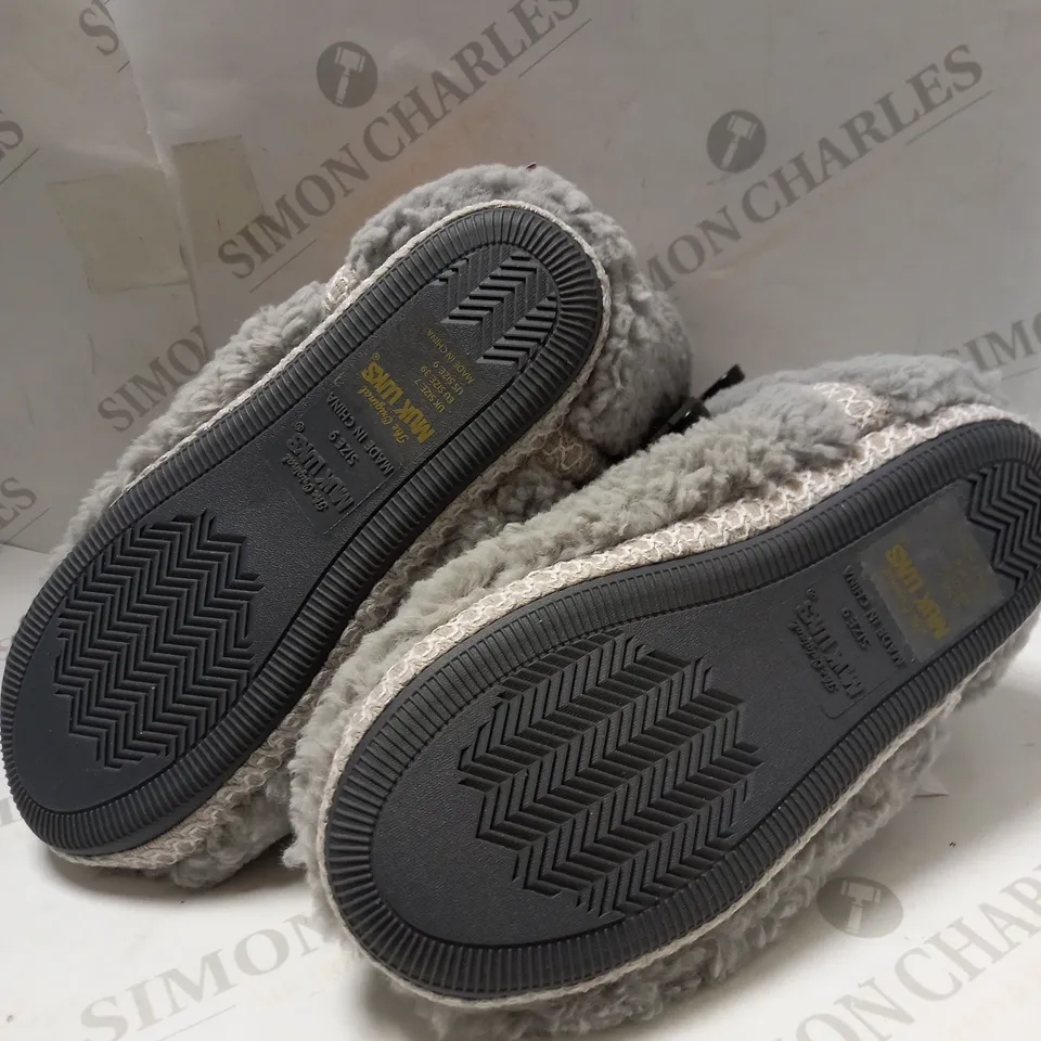 MUK LUKS FREJA GREY BOOT SLIPPERS - SIZE 7