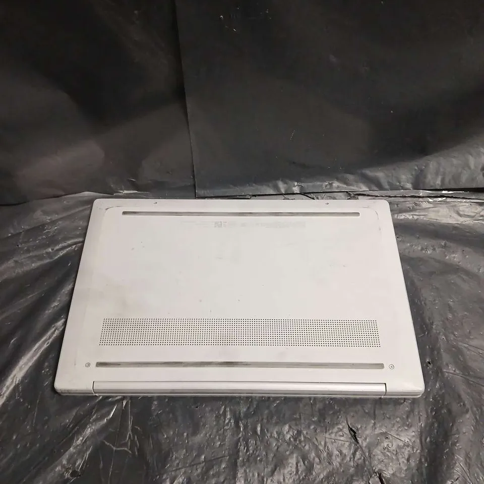 HP CHROMEBOOK LAPTOP – CHROME OS - SILVER