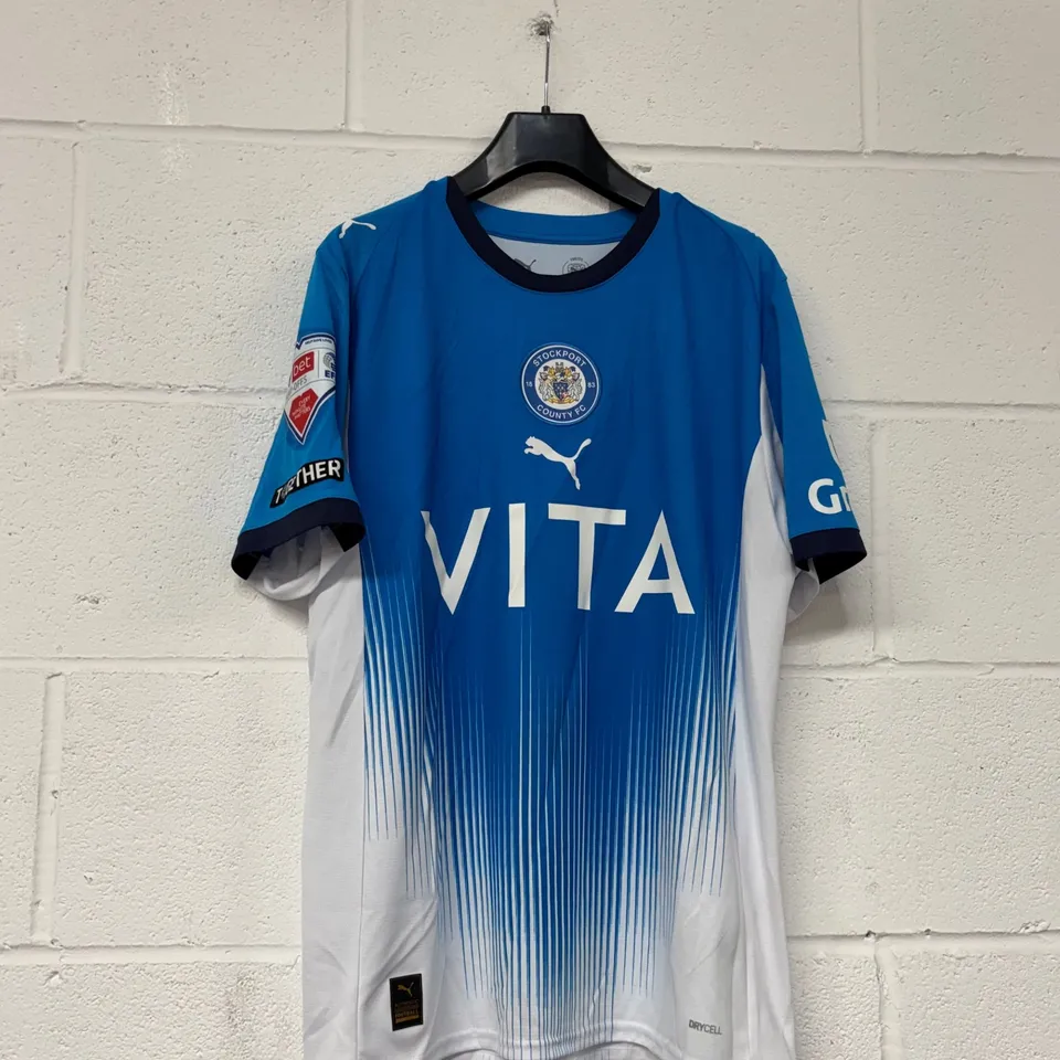STOCKPORT COUNTY F.C PLAY-OFFS MATCH WORN HOME SHIRT IN BLUE/WHITE - EU M / JOSH STOKES #28