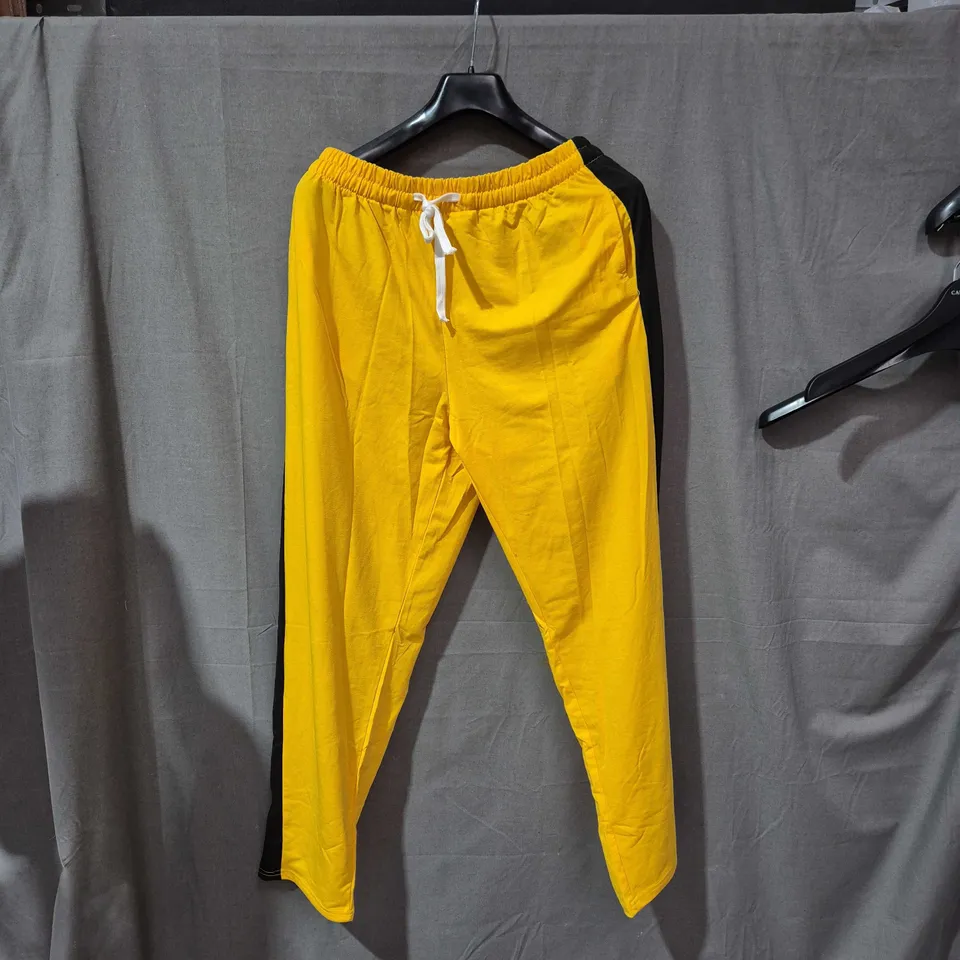 APPROXIMATLY 25 ITEMS WITH TRACKSUIT, PANTS, TOPS ECT