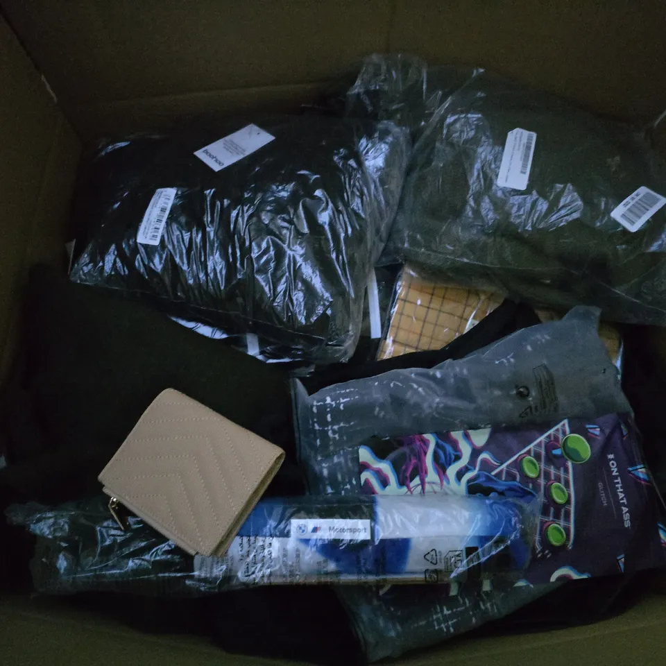 APPROXIMATELY 25 ASSORTED CLOTHING AND FASHION PRODUCTS IN VARIOUS STYLES AND SIZES - COLLECTION ONLY