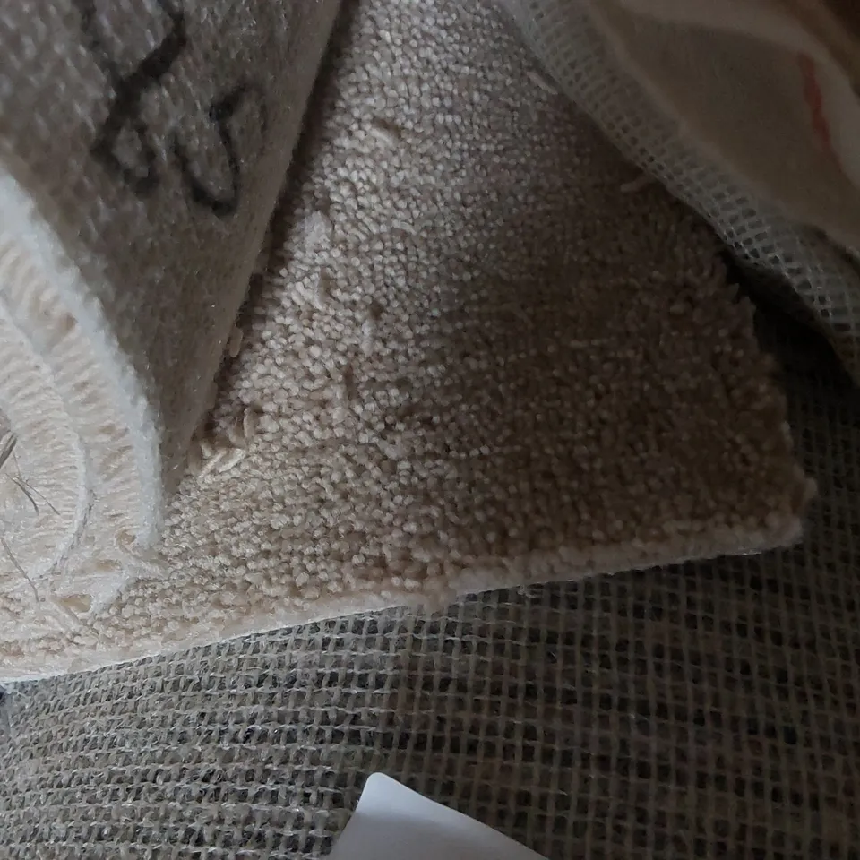ROLL OF QUALITY DIMENSION PLAINS CARPET - APPROXIMATELY 4 x 1.89m