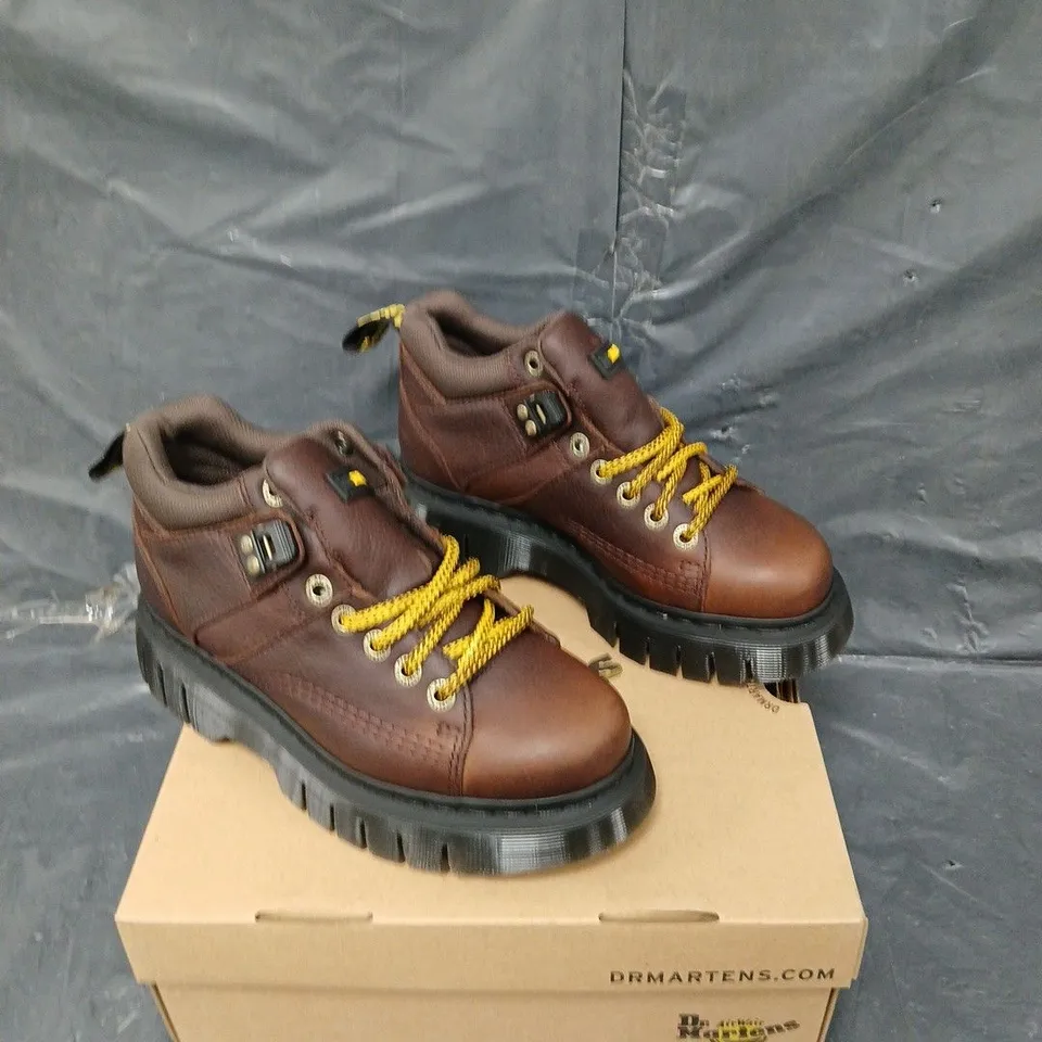 BOXED PAIR OF DR MARTENS WOODARD DARK BROWN GRIZZLY UK 6 