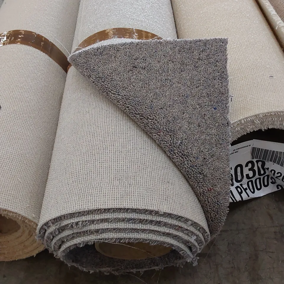 ROLL OF QUALITY DENIM DIM HEATHERS CARPET // SIZE: APPROX. 5 X 2.55m