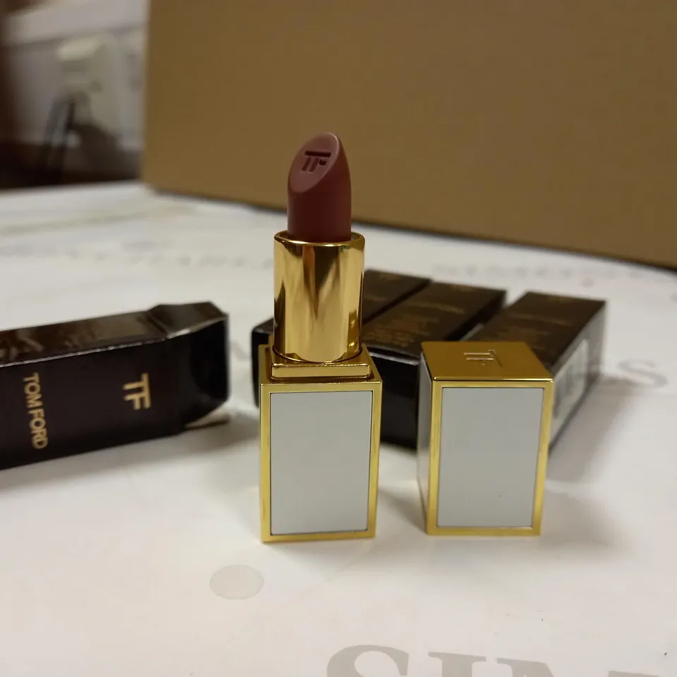 LOT OF APPROX 4 TOM FORD 43 ULTRA LIP COLOR - 