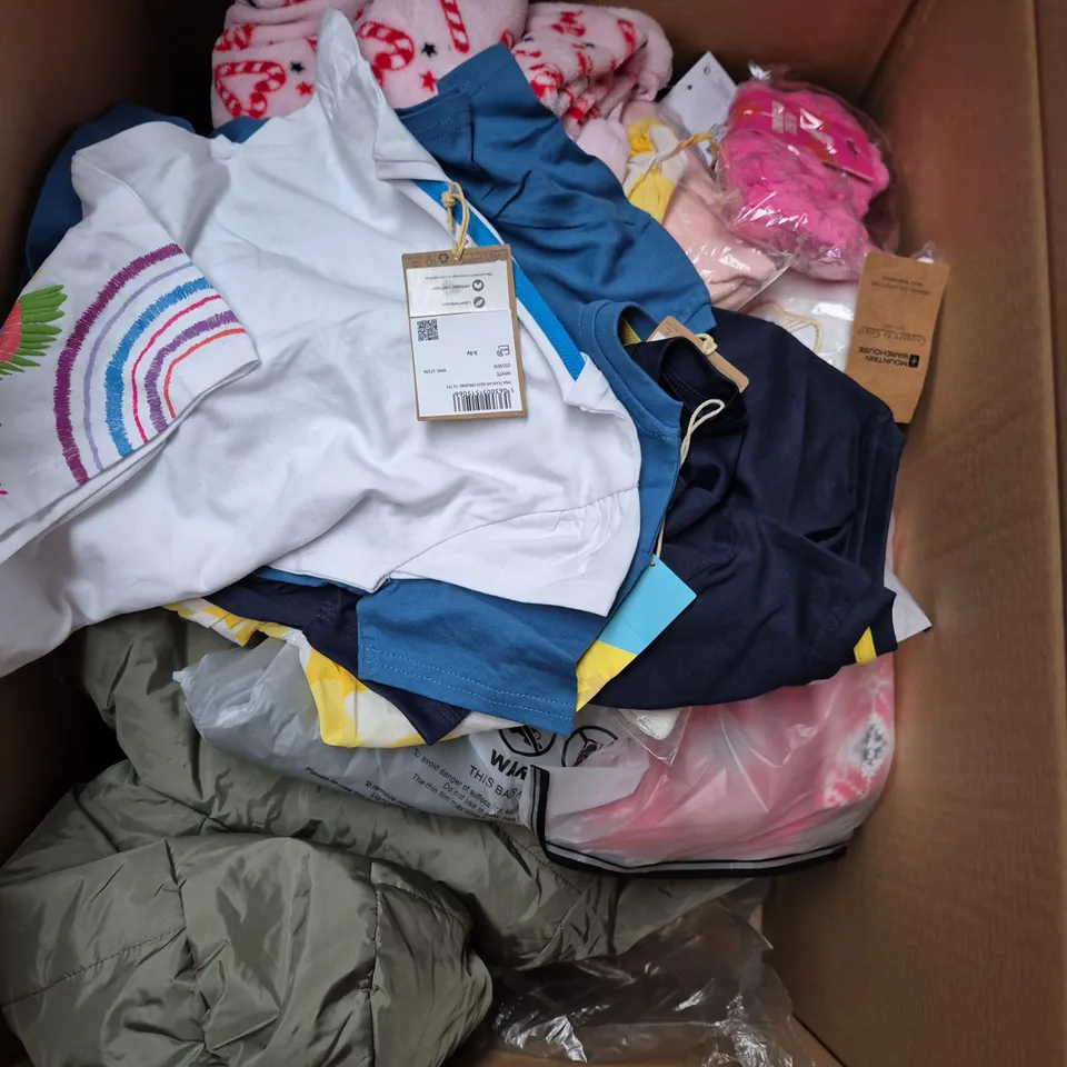 BOX OF APPROXIMATELY 30 ASSORTED KIDS CLOTHING ITEMS TO INCUDE - COAT, PYJAMAS, BLUEY BRIEFS, ETC