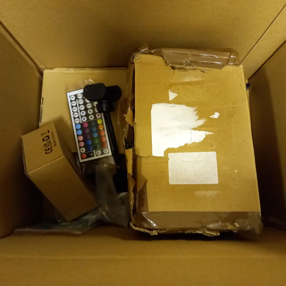 BOX OF APPROX 10 ASSORTED ITEMS TO INCLUDE MILK FROTHER BASE, AIR QUALITY DETECTOR AND SOLAR PANEL