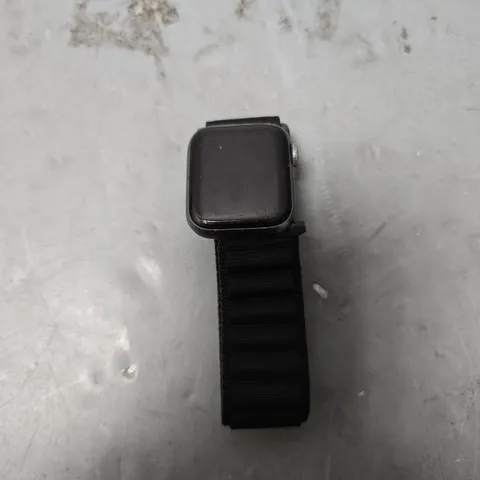 APPLE WATCH SERIES 4 IN BLACK