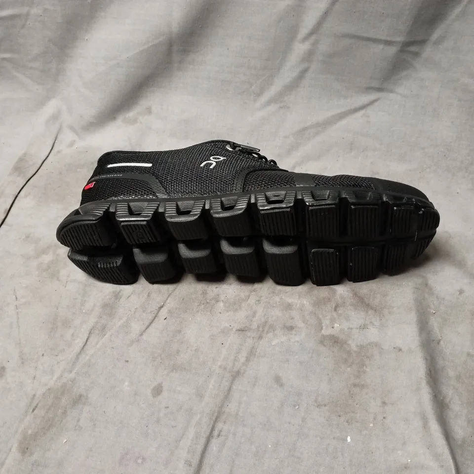 ON RUNNING BLACK TRAINERS – SIZE 5