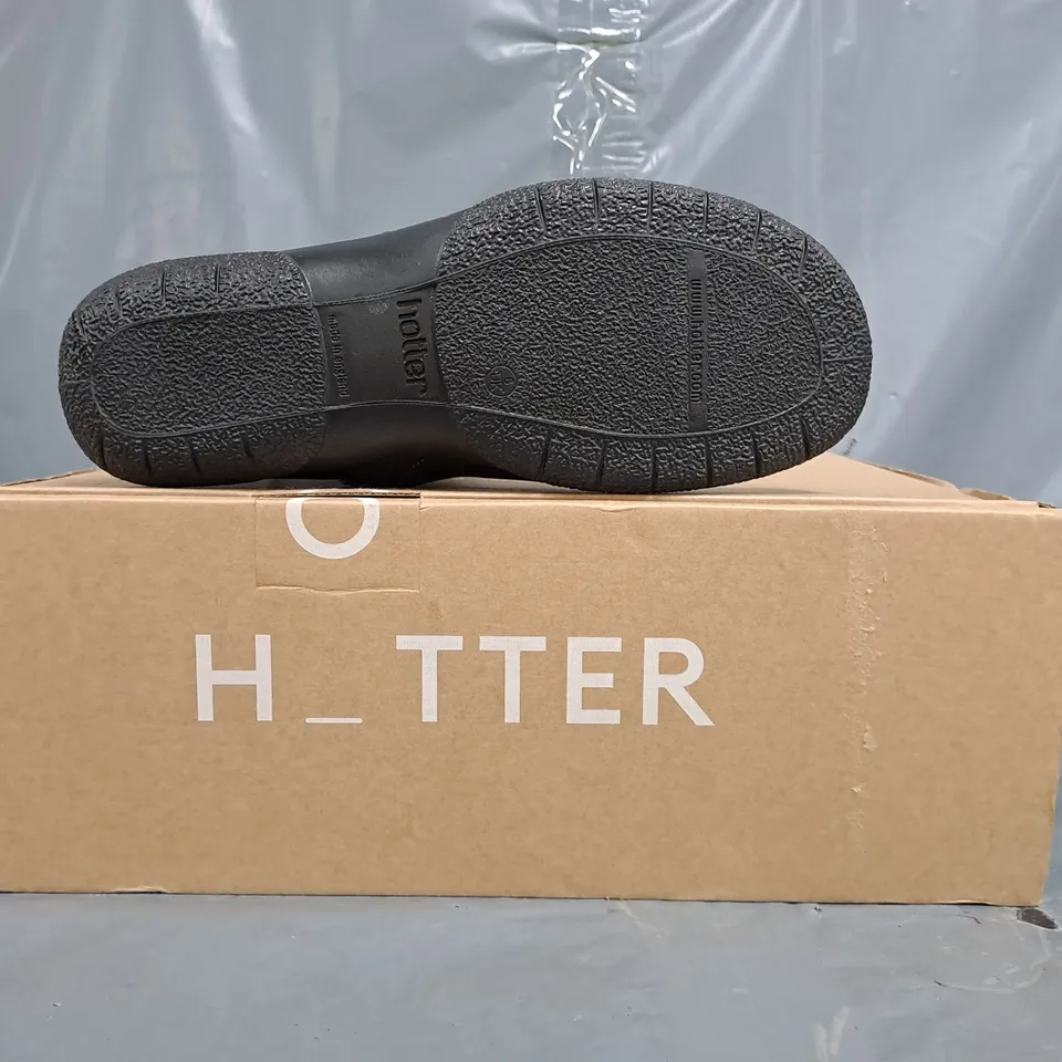 BOXED PAIR OF HOTTER WHISPER EXTRA WIDE BOOTS IN DARK GREY SIZE UK 6