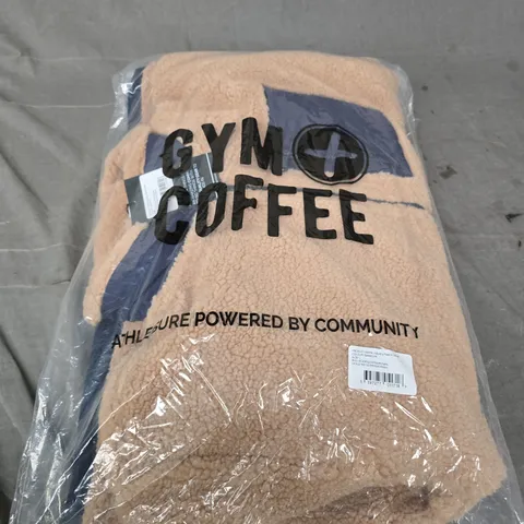 GYM + COFFEE INDUSTRY FLEECE JACKET – SANDSTONE, SIZE L 