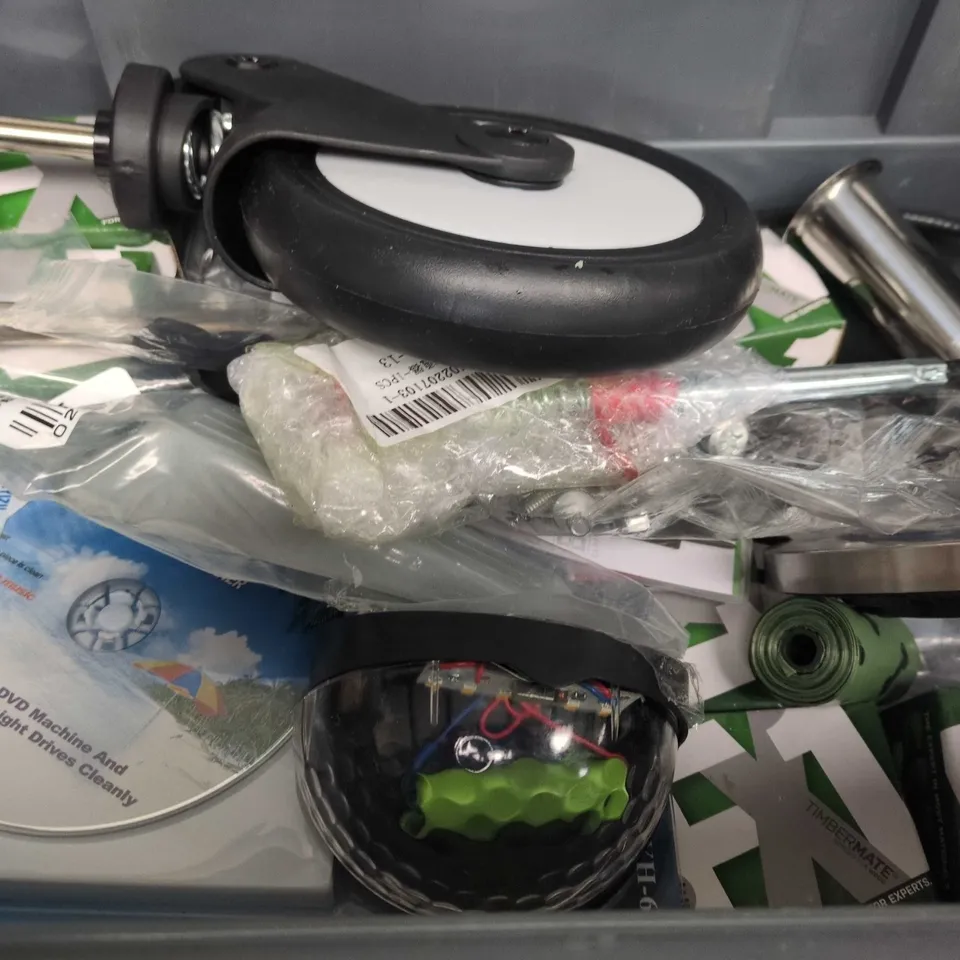 APPROXIMATELY 15 ASSORTED HOUSEHOLD ITEMS TO INCLUDE PAPER , FUNNEL , ETC 