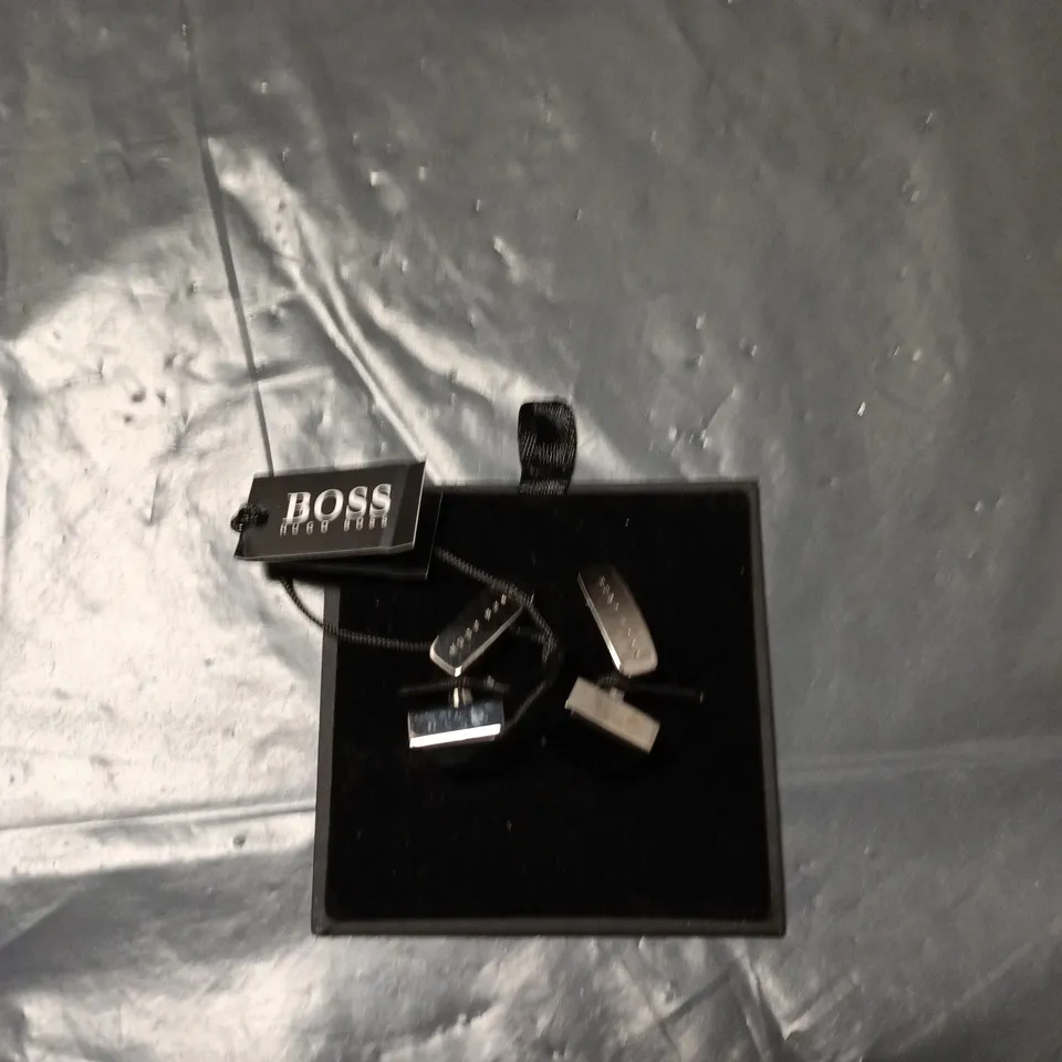 HUGO BOSS CUFFLINKS SET IN BLACK PRESENTATION BOX – TAILORED