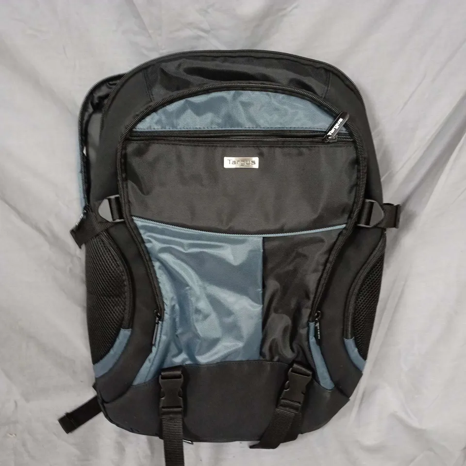 TARGUS ATOMSPHERE 20L BACKPACK IN BLACK/BLUE