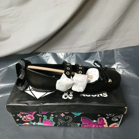 KOI DUNGEONS AND DRAGONS SONG OF REST BARD FLATS BLACK BOXED SIZE 3