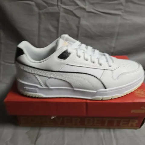 BOXED PAIR OF PUMA GAME LOW TRAINERS - UK SIZE 7 