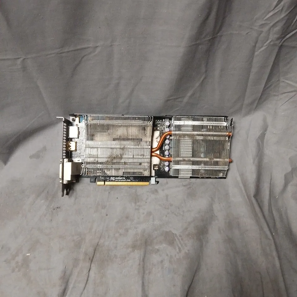 PCIE GRAPHICS CARD – DUAL COPPER HEATPIPE HEATSINKS. MODEL UNSPECIFIED.
