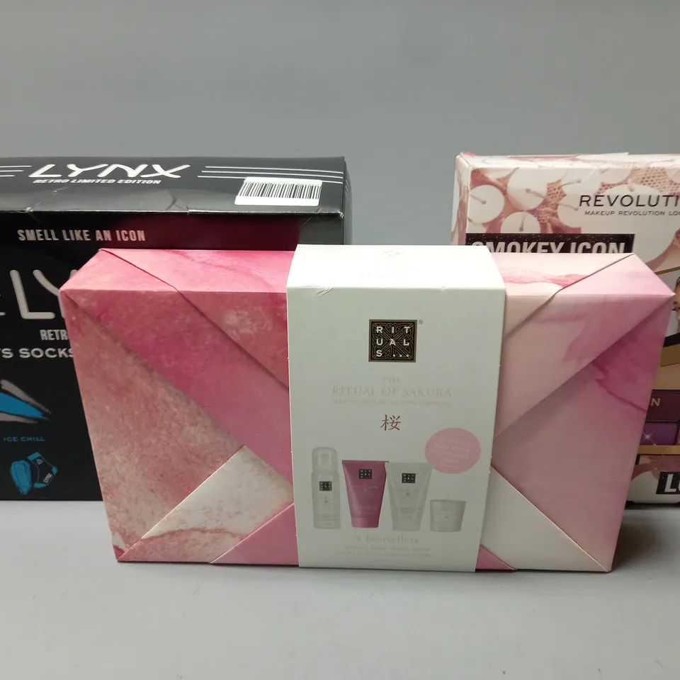 APPROXIMATELY 10 FRAGRANCE AND COSMETIC BOXSETS TO INCLUDE VISAGE GIFT SET , LYNX GIFT SET AND REVOLUTION GIFT SET , ETC 
