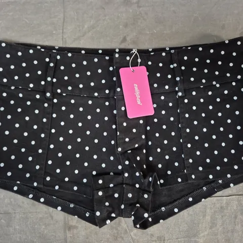 EDIKTED SHORT SHORTS IN BLACK W. WHITE SPOTS SIZE MEDIUM