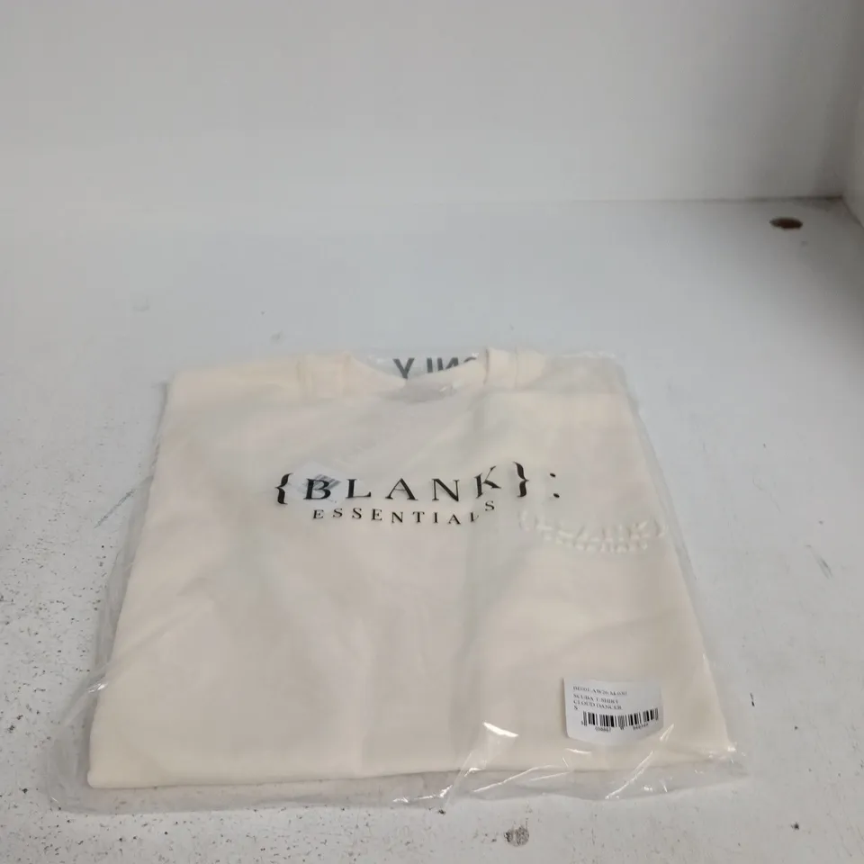 BLANK ESSENTIALS SCUBA T-SHIRT CLOUD DANCER – SIZE S