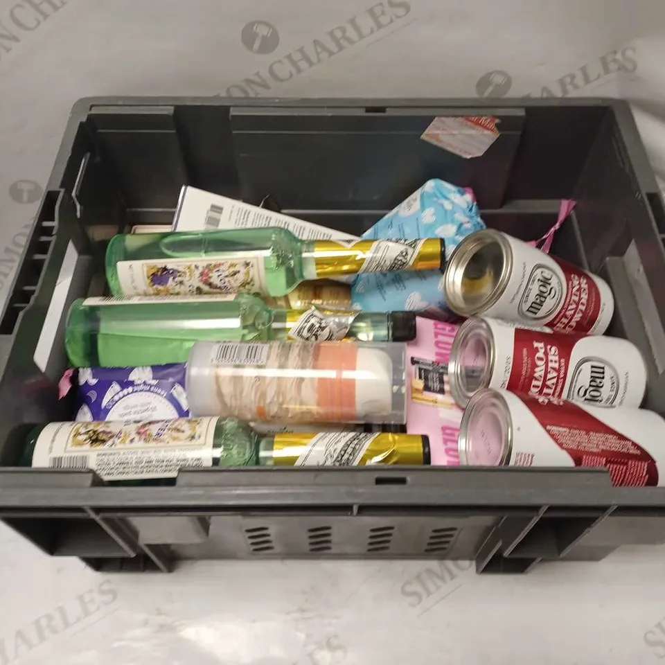 LOT OF APPROXIMATELY 36 COSMETICS ITEMS TO INCLUDE MAYBELINE SUPER STAY 24 HOUR FOUNDATION, BOOTS OUR BEAUTY HEROES SET, CJAY REJUVINATE SERUM, ETC