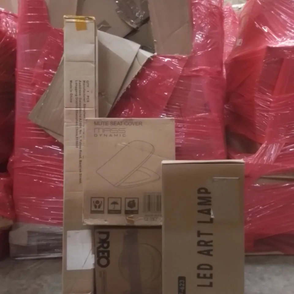 PALLET OF ASSORTED HOUSEHOLD GOODS AND FURNITURE TO INCLUDE; LED ART LAMP, DREO CIRCULATION FAN, MASS DYNAMIC MUTE SEAT COVER ETC