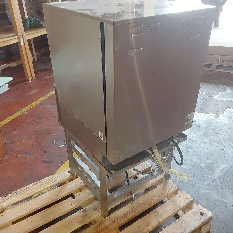 MEIKO UNDERCOUNTER DISHWASHER UPSTER U500S WITH STAND