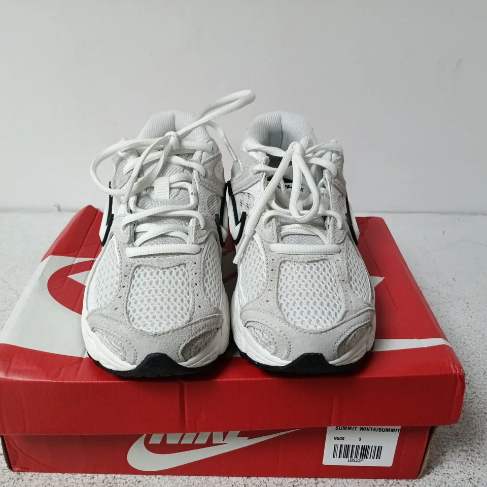 BOXED PAIR OF WOMENS NIKE W V5 RNR SUEDE 2 – SUMMIT WHITE - UK SIZE 3
