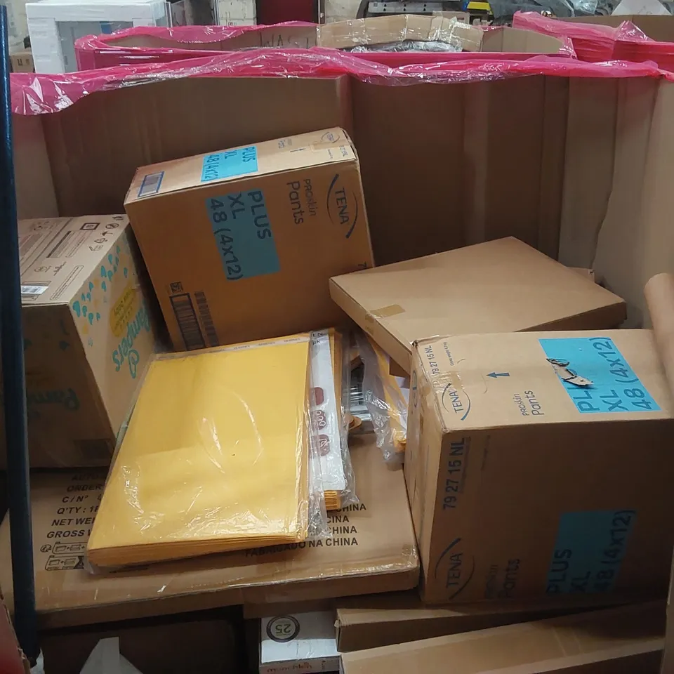 PALLET OF ASSORTED ITEMS TO INCLUDE: MAGIC ADVENTURES GLOBE, KIDS TOY SWIVEL CHAIR, DELUXE RADIATOR AIRER, CAT LITTER, UMBRELLA, A3 BUBBLE ENVELOPES ECT
