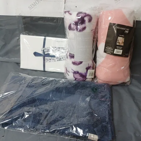 LARGE BOX OF APPROXIMATELY 15 ASSORTED BEDDING, BLANKETS, FABRICS AND TOWELS