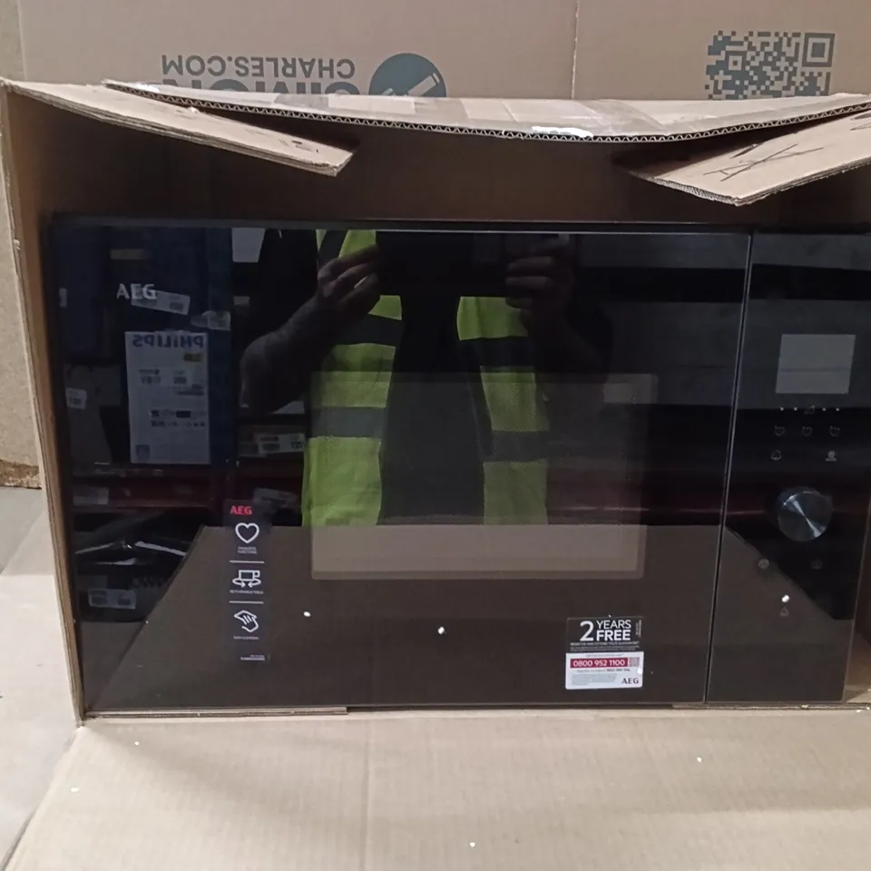 BOXED AEG BUILT IN MICROWAVE OVEN - BLACK OB6SM171DB