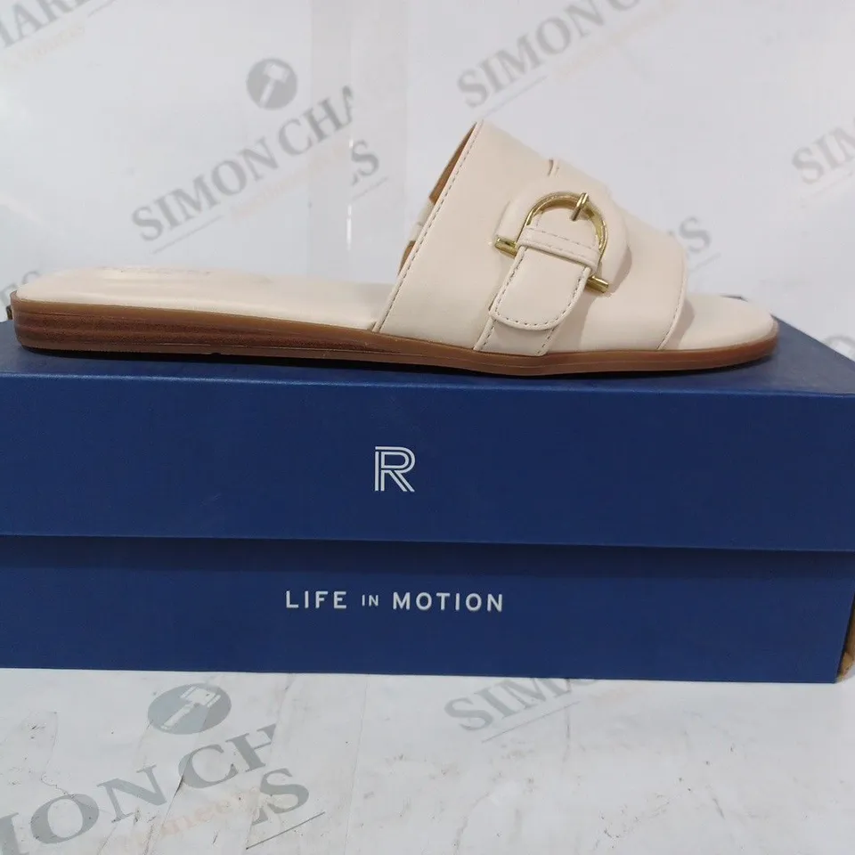BOXED PAIR OF ROCKPORT YARA FLAT SANDALS IN BEIGE UK SIZE 5