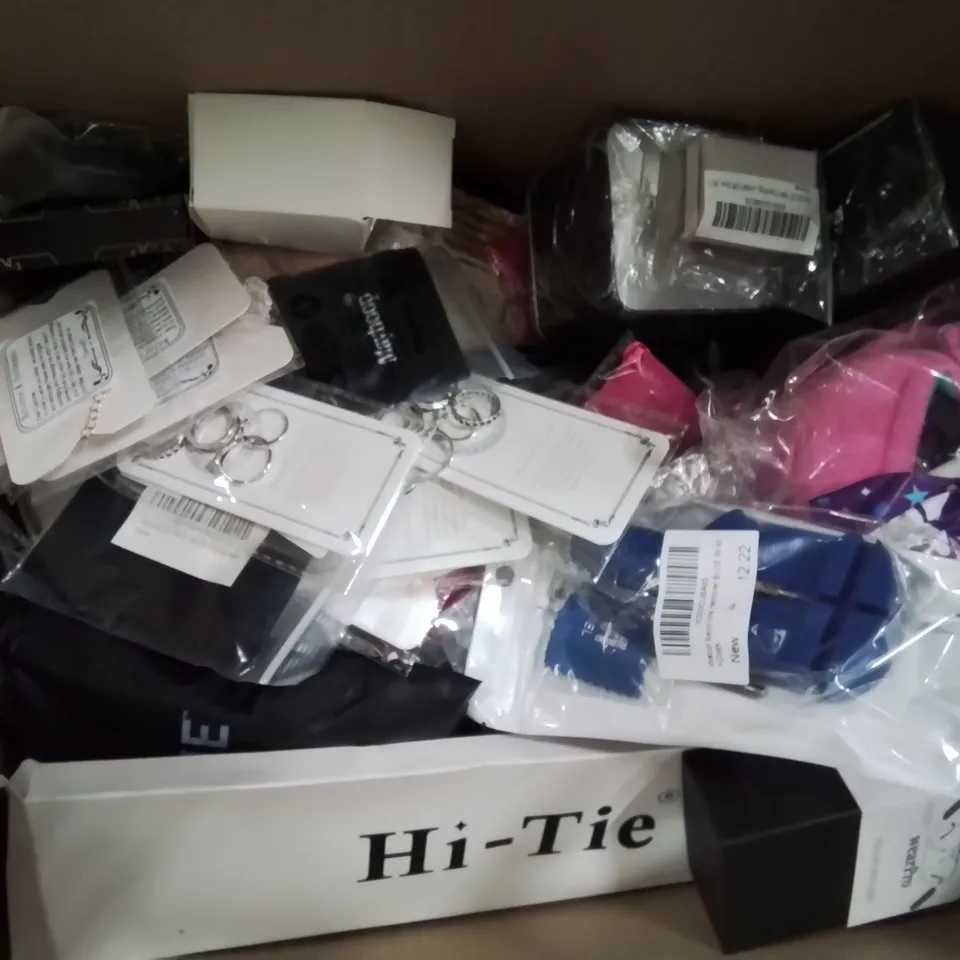 BOX CONTAINING LARGE QUANTITY OF MIXED EVERYDAY HOUSEHOLD ITEMS ETC. TO INCLUDE: SEVERAL JEWELLERY ITEMS, WATCHES, ETC.