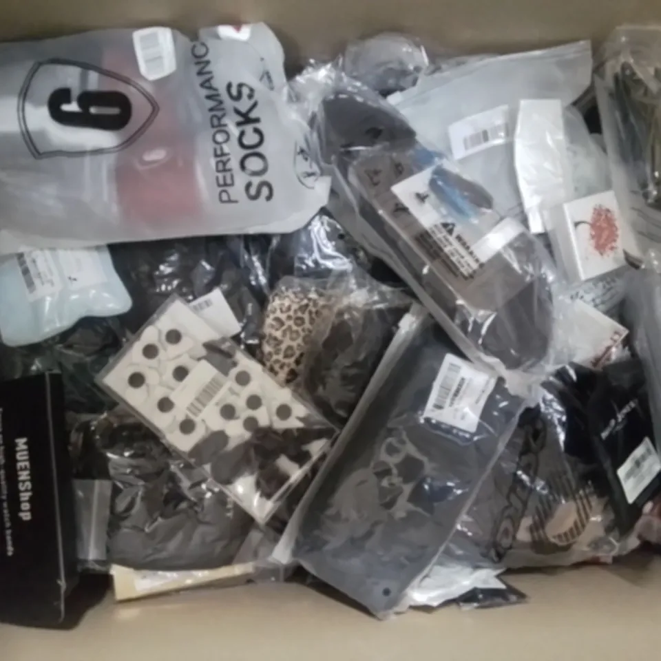 BOX CONTAINING MIXED CLOTHING AND DRESS UP/COSTUME JEWELLERY ETC.