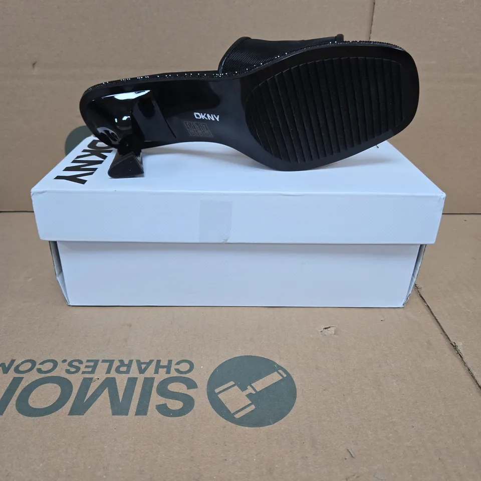 DKNY RADCLIFF SANDAL MULE – UK 7.5 (US 10), BLACK